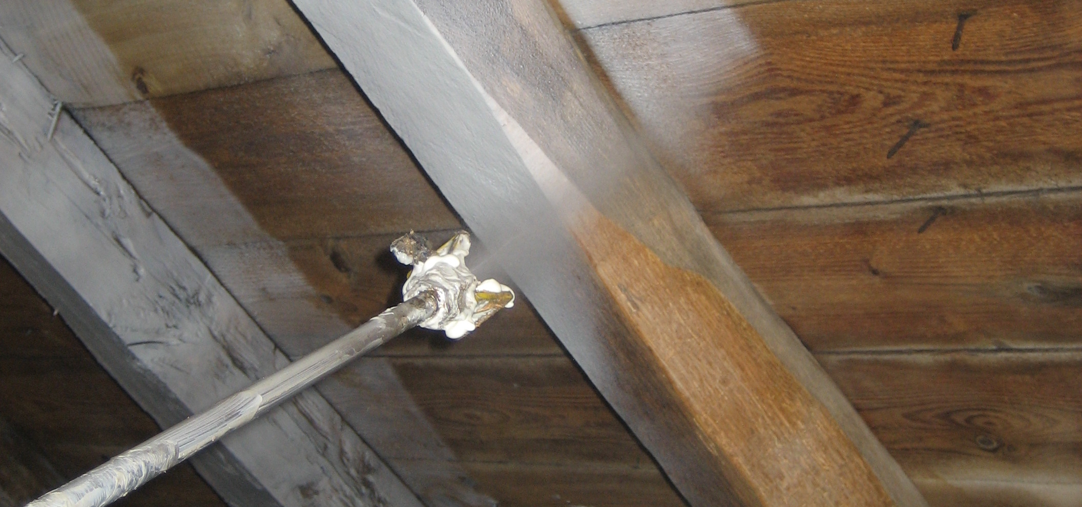 Aplicación de XILIX GEL sobre madera