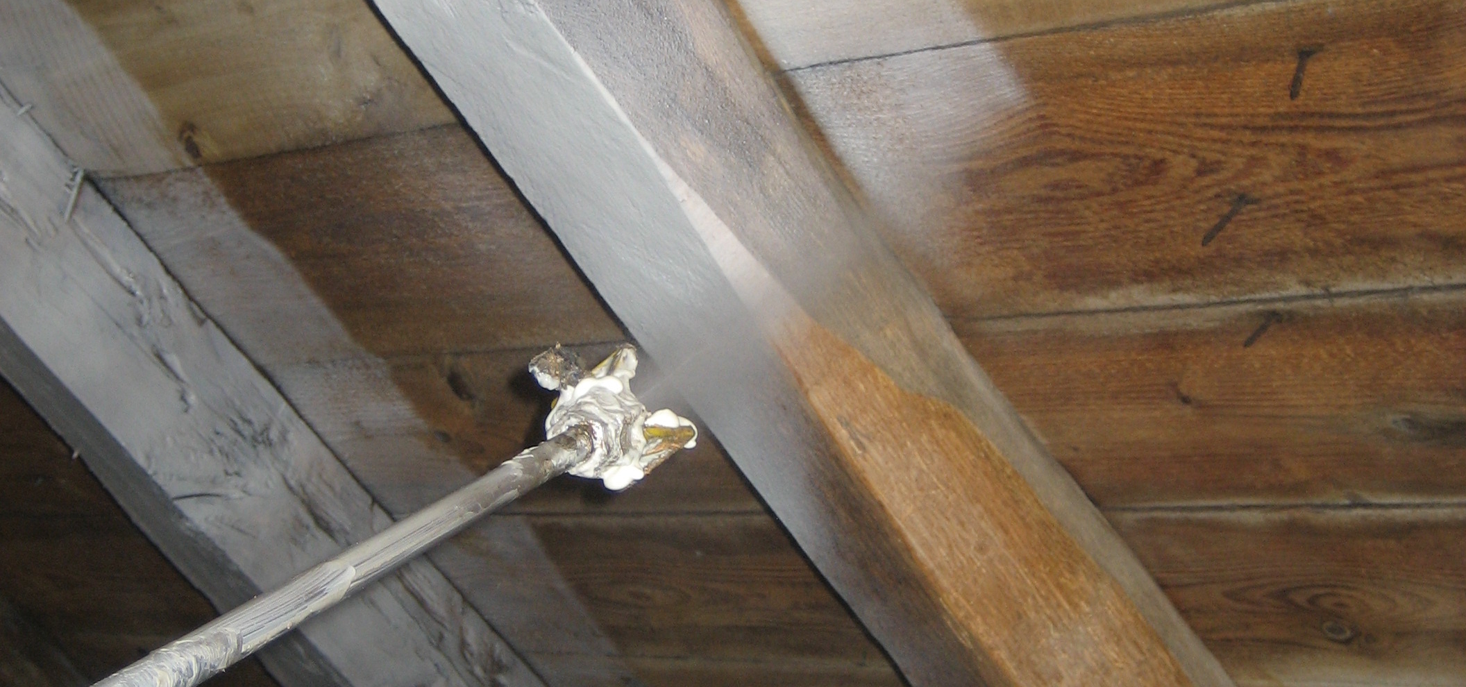 Anwendung von XILIX GEL auf Holz